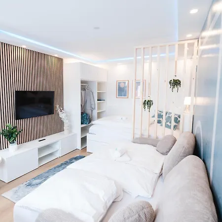 Bellabene Modernes Studioapartment In Zentraler Lage Mit Balkon, Arbeitsplatz, Parkplatz Apartmán